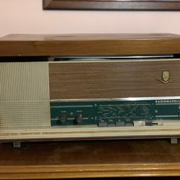 Radio vintage degli anni 60. Ottime condizioni. Manca solo la puntina del giradischi.