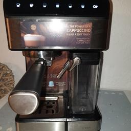 produkt ist nicht sehr alt und sehr selten genutzt
Kann sowohl mit pulver als auch mit kapseln benutzt werden.
Kaffee, Milchkaffee und Cappuccino können zubereitet werden.
