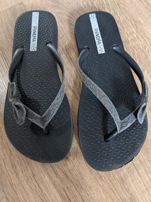 Buy & Sell Leicestershire Charnwood - Photos for BLACK FLIP FLOPS SIZE 4