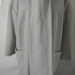 UK size 12, under the arms 23", length 37"
Gray & Willow ladies coat, long grey and white chevron pattern overcoat with scarf. Press stud fastening.
Collared with two front pockets. Fully lined.
Wool blend outer and polyester lining.
good condition. No marks or damage to the fabric. See photographs.