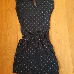 2x getragenes, dunkelblaues Kleid mit hellblauem Segelboot-Muster in Grösse S (95% Baumwolle, 5 % Elasthan)