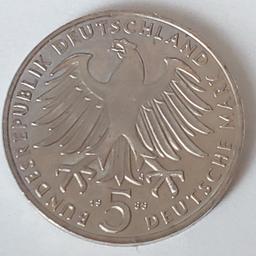Biete eine Münze

5 Markstück 1983

5 Deutsche Mark Stück

MARTIN LUTHER 1483 - 1546

unversicherter Versand 1,60 €

Habe noch weitere Auktionen schauen Sie rein , und sparen Sie Versandkosten.
