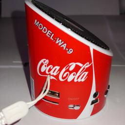 Coca Cola Soundbox - Lautsprecher 

Model : WA-9 

Mit Radio - USB & TF Card Slot

Es ist eine Handschlaufe dabei

Maße : Höhe 8 cm. x Ø 6,5 cm.

Gebrauchter guter vollfunktionsfähiger Zustand , ohne Ladekabel

Habe noch weitere Auktionen schauen Sie rein , und sparen Sie Versandkosten.

Versandkosten Hermes Paket 5,00 €