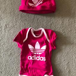 Brand new baby girls Adidas gift set
All in gift box with tags
Contains a body vest & hat
Ideal gift!
Only selling as my friend had a boy!!