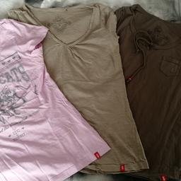 Verkaufe 3 Shirts im Paket von EDC, alle Shirts sind in einem sehr guten Zustand, müssen nur Mal gebügelt werden 😉