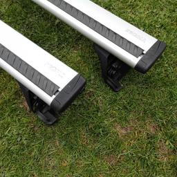 Thule WingBar Evo 135 (711400) Thule
Rapid System 753

Also got fixings with it 005 will go straight on BMW X3 x5 but will adapt to many cars..full working order and good condition. Comes with both original keys