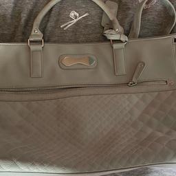 Grey weekend bag, excellent condition barely used