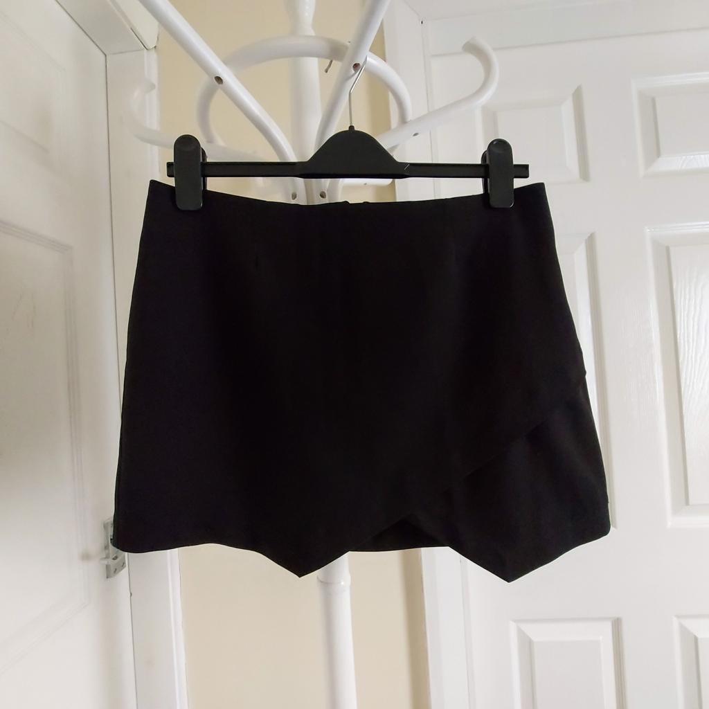 Skirt ”Atmosphere” Tailoring Black Colour New With Tags

Actual Size: cm

Length: 35 cm

Length: 34 cm side

Volume Waist: 80 cm – 82 cm

Volume Hips: 87 cm – 89 cm

Size: 10 ( UK ) Eur 38

73 % Polyester
 20 % Viscose
 7 % Elastane