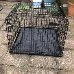This cage is made to fit the boot of a Honda CR-V has pull out tray
Has 2 front door openings I had 3 Staffordshire bull terriers in comfortably