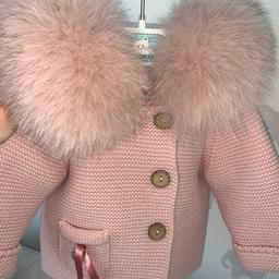Size 3-6 months
Unworn
Button jacket with matching hat
Fur is detachable on jacket
RRP £130