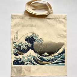 🔘 100% Cotton.
🔘 Natural Colour. Unbleached Cotton.
🔘 Measures 37 x 41 cm (14.5 x 16 inches) Approx.
🔘 Printed in one side. The image has not been printed properly as seen in the pictures. Price has been reduced for this reason.
🔘 As these bags are hand printed, there may be slight variations or minor imperfections.
🔘 Please feel free to message me, if you have any questions.

Hand Printed Ethically Produced Vintage Retro Tote Shopping Bag With Print Defect

#Summer21