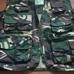 Camo jacket
size 11-12
can be used for Airsoft, fancy dress or normal wear.
Brand new without tags never been worn.
can be collected from B32 or B65. Can be delivered or posted for an additional fee.