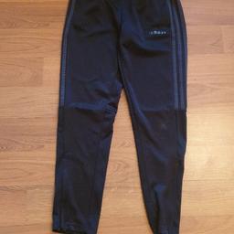 Adidas tracksuit bottoms
size 11-12
small scuff on knee see picture number 4.
can be collected from B32 or B65. Delivery or post can be arranged for an additional fee.