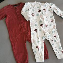 Verkaufe hier 2 neuwertige Pyjama mit Reißverschluss 😍👍 von H&M in Größe 80.

Beide wurden nur 1 mal getragen.

Beide zusammen um €7!