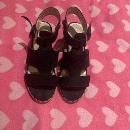 Lovely sandals from River Island
Size: 2
Black with patterned wedge sole. Height 2.5”-
Great Condition. Only worn a few times.
Pick up or post at buyers expense
From a NS home