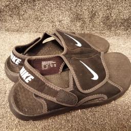 Size 3 junior
adjustable soft sandals