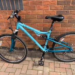 Unisex bike for sale.

75cm lowest point seat
100cm handlebars
170cm length

It hasn’t been used for a couple of years, so needs some attention, hence the price. £30 ono

Brakes and gears do work.

Buyer collects no delivery.

I’m selling other bikes.