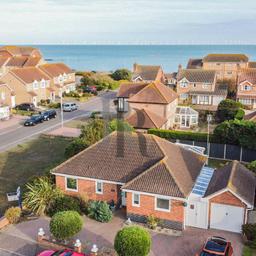 Occupying a corner plot of the popular Martello Bay development
*3 bedrooms
*Garage
*Conservatory
*Cloakroom
*Secluded South facing garden

Offers in excess of £365000