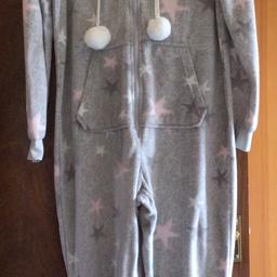 Beautiful grey onesie with grey and pink stars from John Lewis. Brand new with tags. Received as a gift but doesn’t fit. Size M.