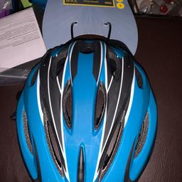 Small adults bike helmet

48-54cm

New with tags