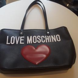 Moschino bag never been use so it's excellent condition