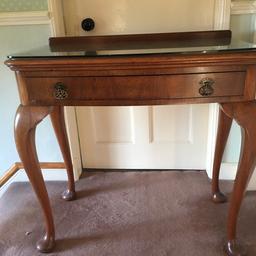 Mahogany dressing table with single drawer and a plate glass top , very simple and stylish 
Lovely quality