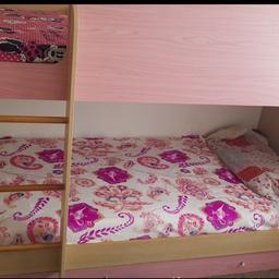 Pink and oak bunk bed with drawer, includes 2 single mattress
Very good condition
Open to reasonable offers