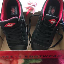 Safety shoes Lee Cooper with box.Worn once coming wrong size for me.Size is ~UK-3