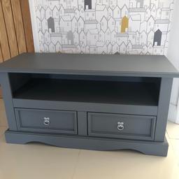 Media unit painted in grey Frenchic chalk paint. 2  drawers with silver metal handles. 1 shelf with cut outs for cables. 108 cm w. 44 cm d. 55 cm h. Vgc. Cash on collection
