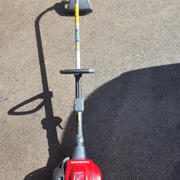 Honda petrol 4 stroke strimmer for sale. Model UMS425E and  is the bent shaft strimmer with easy strimmer line fitting. Excellent condition and in good working order.  4 stroke so no mixing oil and petrol. Runs on unleaded petrol. Starts and runs as it should.