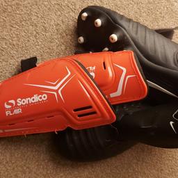 Nike Football boots UK size 6.5
shin pads included.
Boots have no laces hence bargain price