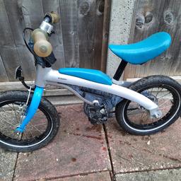 14 inches wheels which can be removed for the balance bike