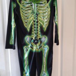 Skeleton glow in the dark Halloween costume and mask.
7-8yrs. Used a few times, will do someone else a turn.