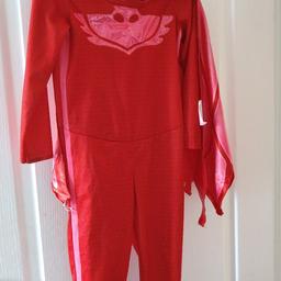 PJ Masks dress up outfit. Owlette. 4-6 yrs.
Has been used but still has lots of life left init!!
It comes with facemask and cloke, at the end of the cloke there a loops that attach to child's finger so the cloke will flow when your child flaps their arms!!
This has brought my daughter hours of joy but is too big for it now. She is selling this to put money in her savings.