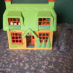 Early learning Centre play cottage with sounds.
doorbell,oven and chair,telephone and TV all make nose.
A lovely toy
From a clean smoke free home
collection only or drop off locally