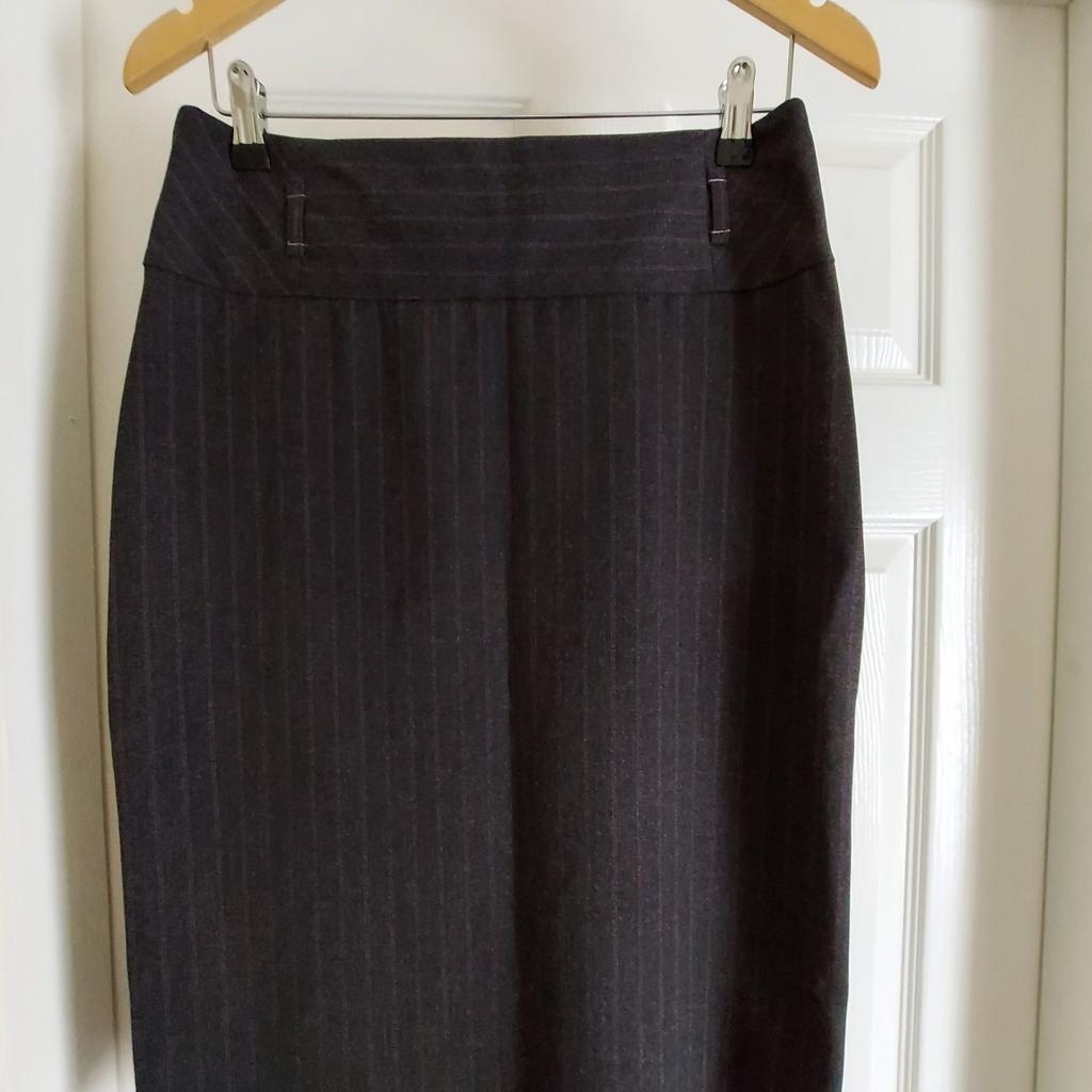 Skirt “A|Wear” Stripe Belt Pencil Skirt Dark Grey Colour New With Tags

Stripe Belt Pencil Skirt

Actual Size: cm

Length: 64 cm front

Length: 69 cm back

Length: 65 cm side

Volume Waist: 75 cm – 76 cm

Volume Hips: 90 cm – 92 cm

Size: 10 (UK) Eur 38

Retail Price 36.00 € (Eur)