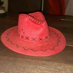 Sehr schöner Cowboyhut, bzw. Cowgirlhut in rosa!
Für ca. 55-56 cm Kopfumfang.
Sehr leicht und angenehm zu tragen.
Ideal für den Sommer als Sonnenschutz!