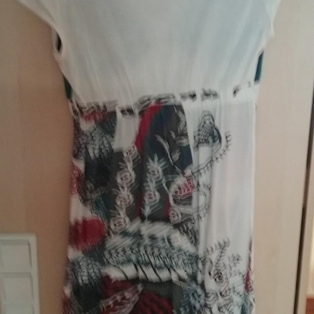 Leichtes Sommerkleid - Baumwolle
Neu
Versand 4 €
