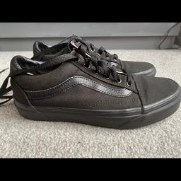 Ladies / Girls Vans

Black

Size 5

Only worn once or twice

Collection Rubery B45
