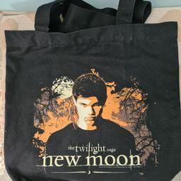 Black tote bag with Twilight New Moon image on
Good condition