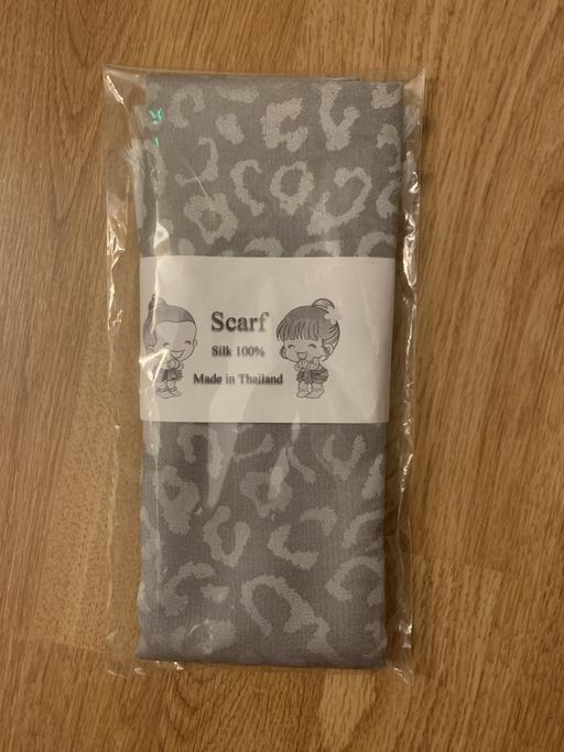 Buy & Sell Surrey Elmbridge - Photos for Brand new 100% silk grey and silver scarf