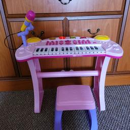 Piano kids pink toy
Keybord stand