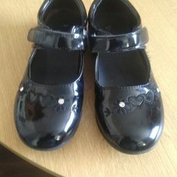 brand new never been worn school shoes size 1