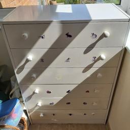Chest of drawers. 
6 shelves.
Collection only.
