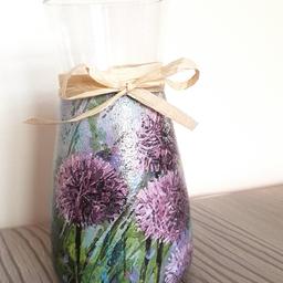 An unique handmade flower vase with a purple wild aster flowers. These vase is finished with a cream raffia ribbon.
If you prefer more artistic decoupaged vase that vase is definitely for you.
Made by hand using decoupage technique.

Height: 20 cm, diameter 11 cm

Do not submerge in hot water and do not place in the dishwasher. These vase has been given two coats of chalk paint, decoupaged and given three coats of waterproof varnish.

Please check out my others listings.