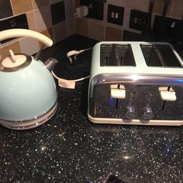 Full set of Dunelm range includes:
Microwave 700 watt - immaculate hardly used
Kettle - slight mark see pic
Toaster - excellent condition
Tea, coffee, sugar canister
Fruit bowl, jug , kitchen towel holder, salt pot, tea bag saucer
Bread bin and clock
Only selling due to change in colour scheme
Smoke and pet free home