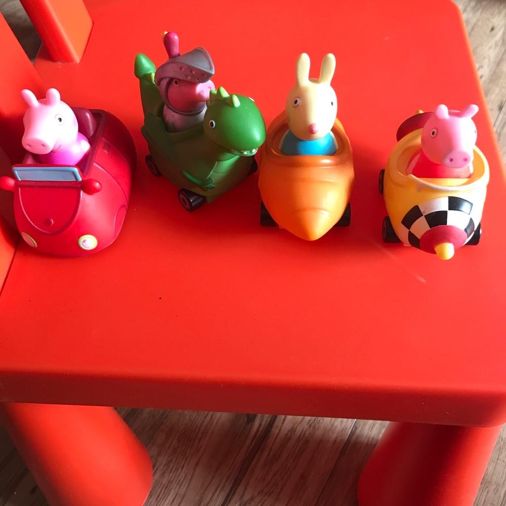 4 peppa pig cars from smoke and pet free home not really played with excellent condition