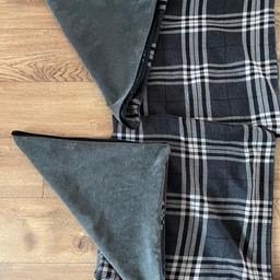 4 grey sofa cushion covers
One side grey, other is tartan grey

Selling due to changing the scheme
Immaculate
4x covers

57.9cm all way round