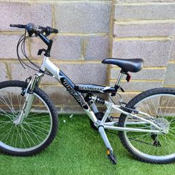 Selling my son mountain bike.
Hardly used been in our shed since last summer but we'll looked after. Bought this for 120 pounds.
Everything in working order ready to ride away. Collection only Ub2 area..
Ideal for age from 9 to 13.
Selling for 65 gbp O.N.O
Thanks for looking....