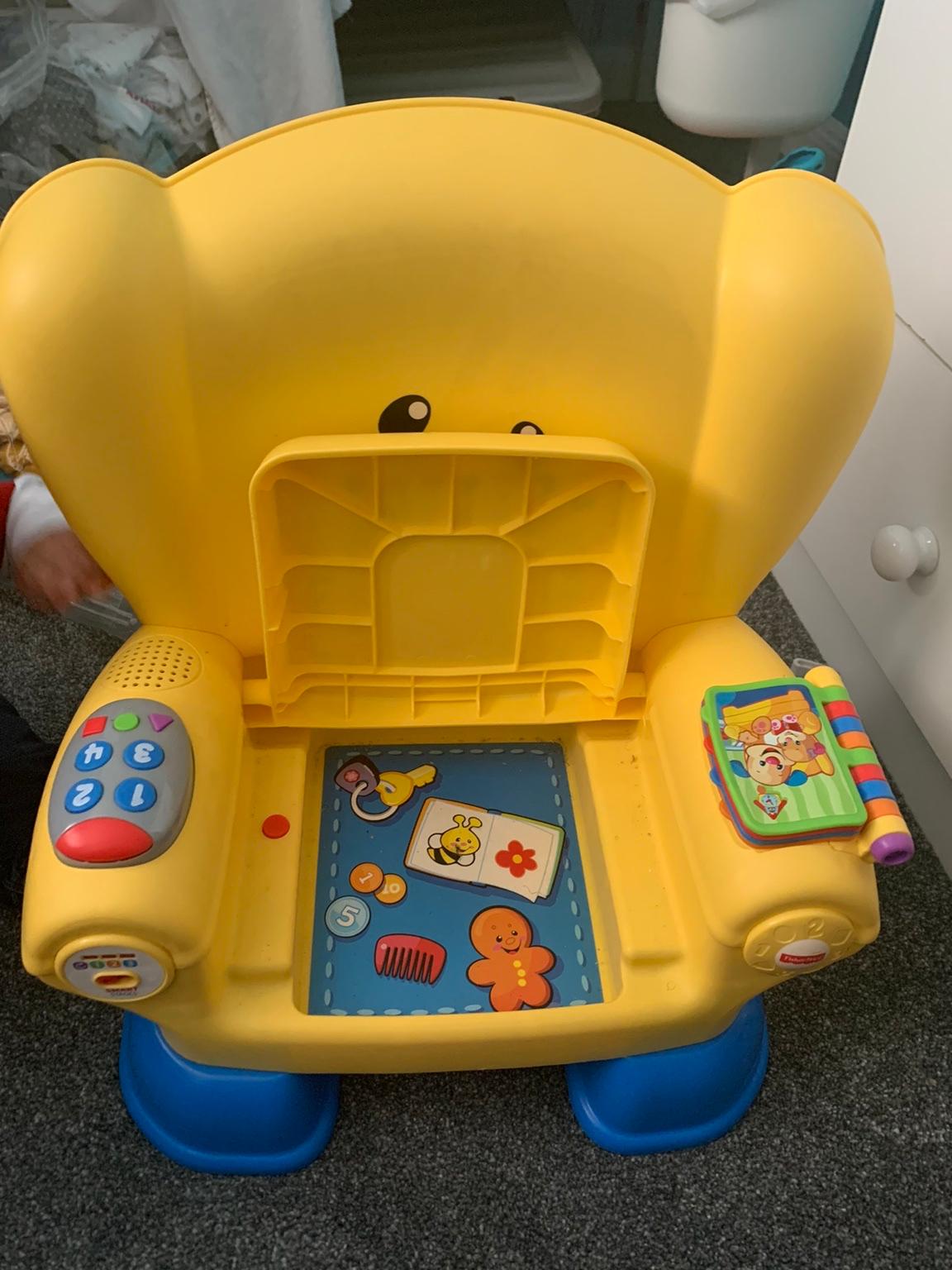 Fisher-Price Chaise Éveil Progressif Rires Et Apprentissage - Version Multilingue Anglais Français Allemand HYR97